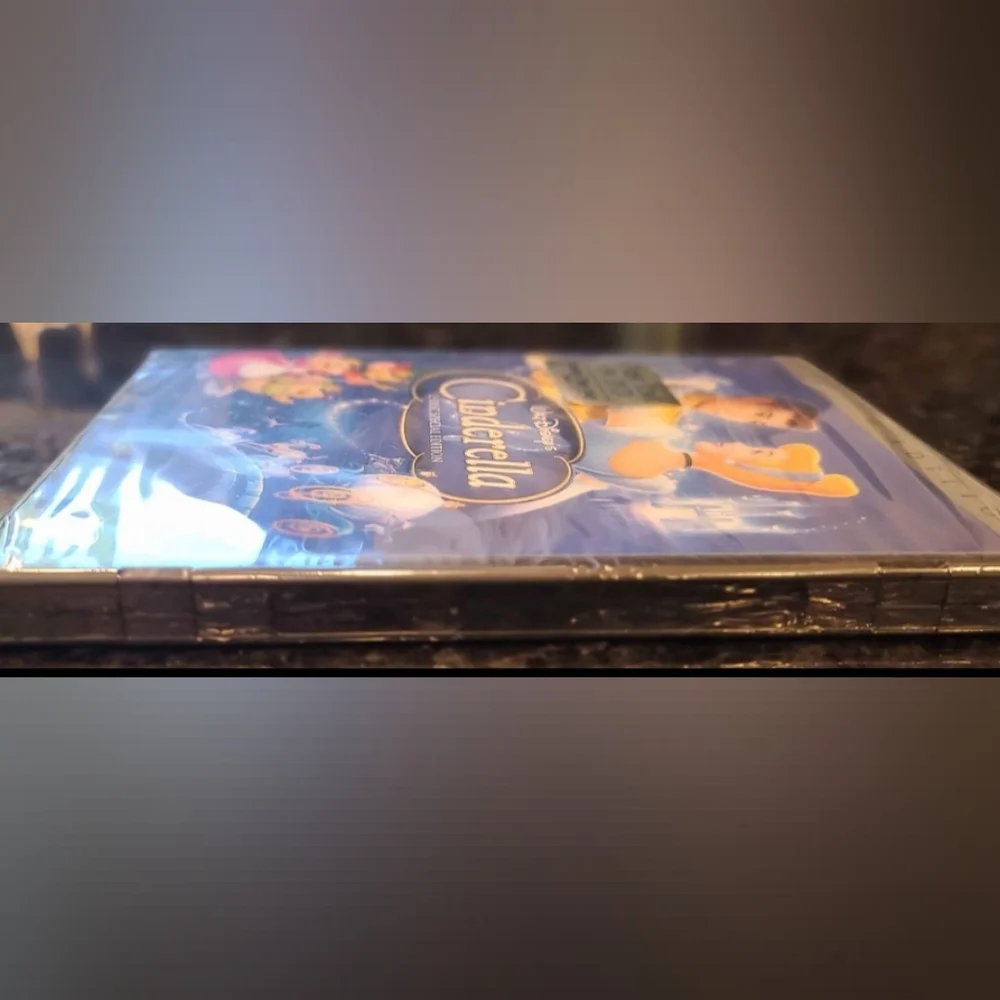 Disney's Cinderella - Platinum 2-Disc Special Edition - Collectors DVD Gift - Picture 5 of 6